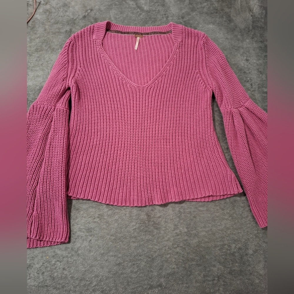 Free People Pink Textured Knit Top Rose Pink Damsel Bell Sleeve V-Neck Boho Sz S - Picture 12 of 12